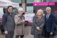 Milano P.za Duomo. La carovana della prevenzione, Komen Italia.