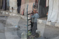 Displaced Palestinian children in shelter