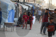Displaced Palestinian children in shelter