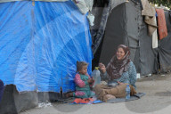Displaced Palestinian children in shelter