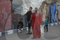 Displaced Palestinian children in shelter