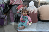 Displaced Palestinian children in shelter