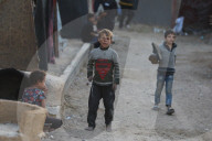 Displaced Palestinian children in shelter