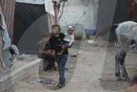 Displaced Palestinian children in shelter