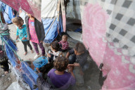 Displaced Palestinian children in shelter