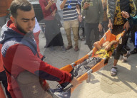 Wounded Palestinians arrive hospital