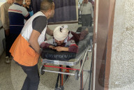 Wounded Palestinians arrive hospital