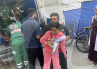 Wounded Palestinians arrive hospital