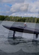 Le Pegasus est un hydroptère électrique, conçu en fibre de carbone