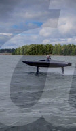 Le Pegasus est un hydroptère électrique, conçu en fibre de carbone