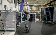 Robot does factory work autonomously