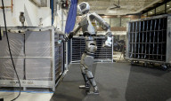 Robot does factory work autonomously