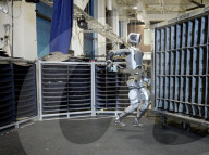 Robot does factory work autonomously