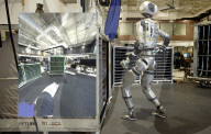 Robot does factory work autonomously