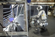 Robot does factory work autonomously