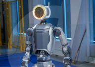 Robot does factory work autonomously
