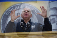 Tim Walz campaigns in Pennsylvania