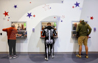Early voting begins in US election