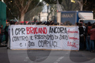 Manifestazione contro i CPR a Torino