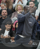 Les célébrités assistent à la victoire du club Paris Basketball face au Baskonia Vitoria (67-65) à l'Adidas Arena à Paris