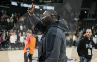 Les célébrités assistent à la victoire du club Paris Basketball face au Baskonia Vitoria (67-65) à l'Adidas Arena à Paris