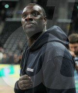 Les célébrités assistent à la victoire du club Paris Basketball face au Baskonia Vitoria (67-65) à l'Adidas Arena à Paris