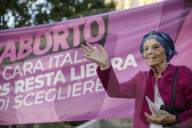 Roma, Emma Bonino a piazza Vittorio per la difesa dellâ€™aborto e della 194