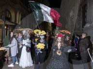 Milano Piazza Duomo. Parata per il Dia de los Muertos