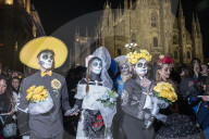 Milano Piazza Duomo. Parata per il Dia de los Muertos