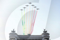 Frecce Tricolori  per  la festa delle Forze Armate