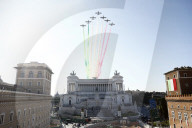Frecce Tricolori  per  la festa delle Forze Armate