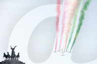 Frecce Tricolori  per  la festa delle Forze Armate