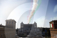 Frecce Tricolori  per  la festa delle Forze Armate
