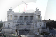 Frecce Tricolori  per  la festa delle Forze Armate