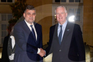 Le premier ministre Michel Barnier accueille Marcel Ciolacu, premier ministre de la Roumanie, pour un dîner d'état à l'hôtel de Matignon à Paris