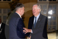 Le premier ministre Michel Barnier accueille Marcel Ciolacu, premier ministre de la Roumanie, pour un dîner d'état à l'hôtel de Matignon à Paris