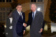 Le premier ministre Michel Barnier accueille Marcel Ciolacu, premier ministre de la Roumanie, pour un dîner d'état à l'hôtel de Matignon à Paris