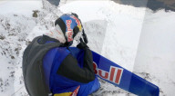 Peter Salzmann a établi de nouveaux records du monde avec un vol en wingsuit foil sur la montagne suisse de la Jungfrau