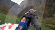 Peter Salzmann a établi de nouveaux records du monde avec un vol en wingsuit foil sur la montagne suisse de la Jungfrau
