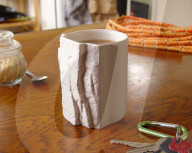 Handle-less coffee mug for rock climbers