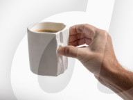 Handle-less coffee mug for rock climbers
