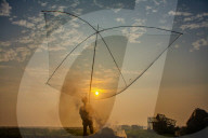 FEATURE - SN_GOLDEN_FISHING_01