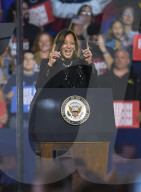 Kamala Harris holds Pittsburg rally on election eve