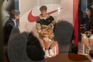 Torino, Jannik Sinner nel negozio Nike di Via Roma