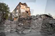 Russian guided bomb hits Zaporizhzhia apartment block