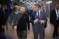Zelensky meets with Macron