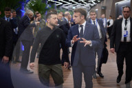 Zelensky meets with Macron