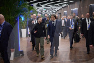 Zelensky meets with Macron