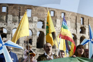 Roma - Iniziativa di Legambiente Urlo per il Clima davanti al Colosseo