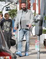 PREMIUM EXCLUSIVE Ben Affleck and son Samuel at book store in Santa Monica